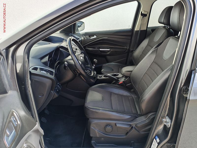 Ford Kuga (2015) 2.0 TDCi, Titanium - fotka 14 z 19