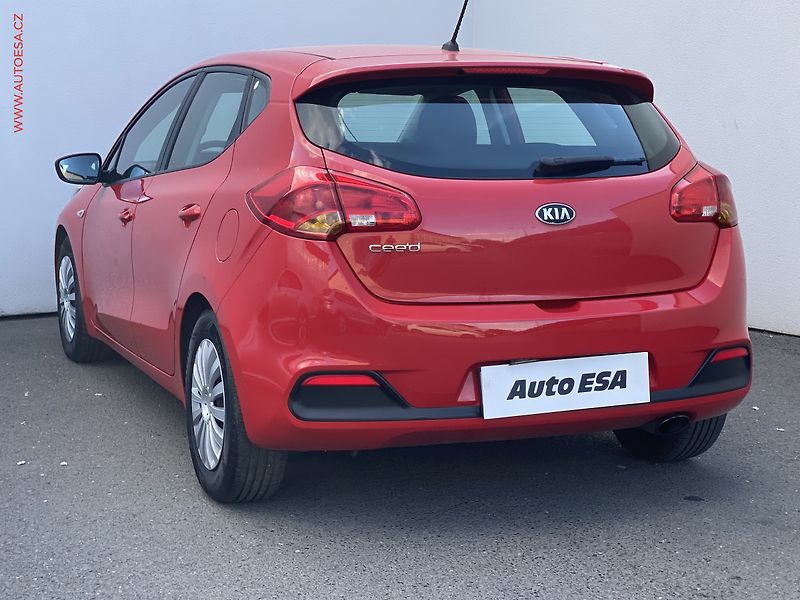 Kia Ceed (2013) 1.6GDi, ČR, AC, STK5/28 - fotka 6 z 16