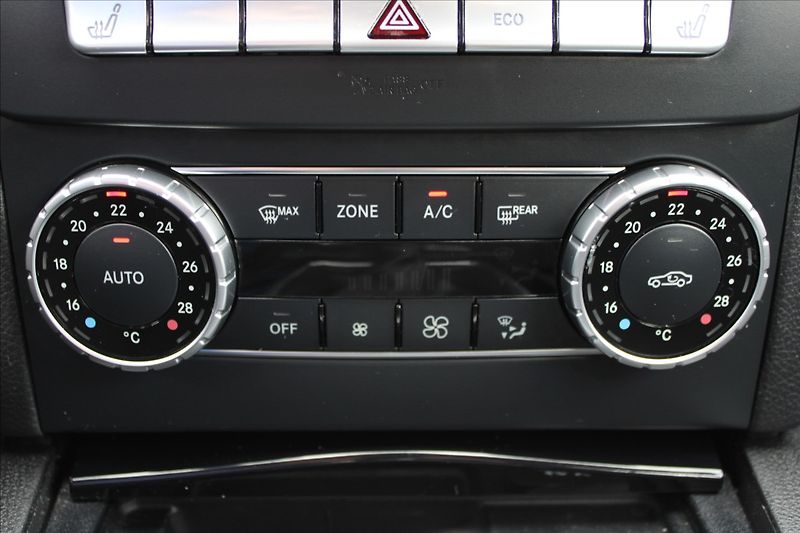 Mercedes-Benz Třídy C 2,1 200d  NOVÉ V ČR,VÝHŘEVY - fotka 14 z 32