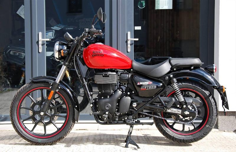 Royal Enfield Meteor 350 (2026) RED - fotka 5 z 25