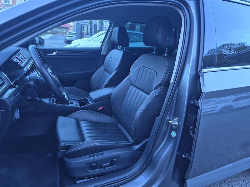 Škoda Superb Combi 2,0TDi DSG 110kw 17ALU - fotka 41 z 48