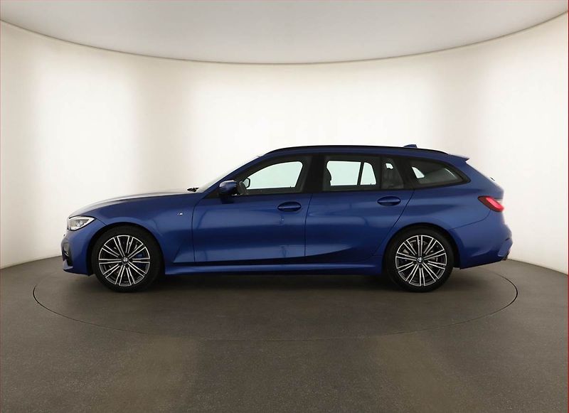 BMW Řada 3 (2021) M Sport 330 i xDrive - fotka 3 z 19