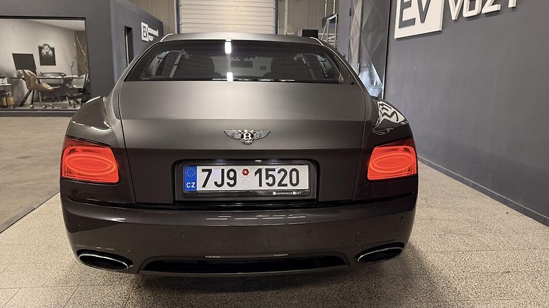 Bentley Flying Spur (2016) 6.0 W12,630PS-335KM/HOD,KRÁSNÝ - fotka 35 z 55