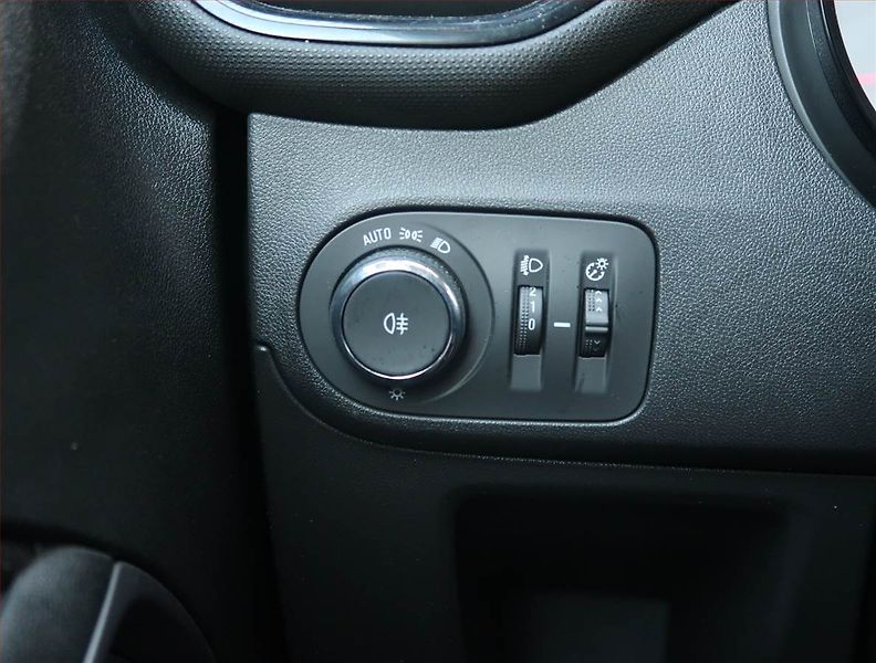 Opel Crossland X (2021) Enjoy 1.2, ČR,1.maj - fotka 17 z 19