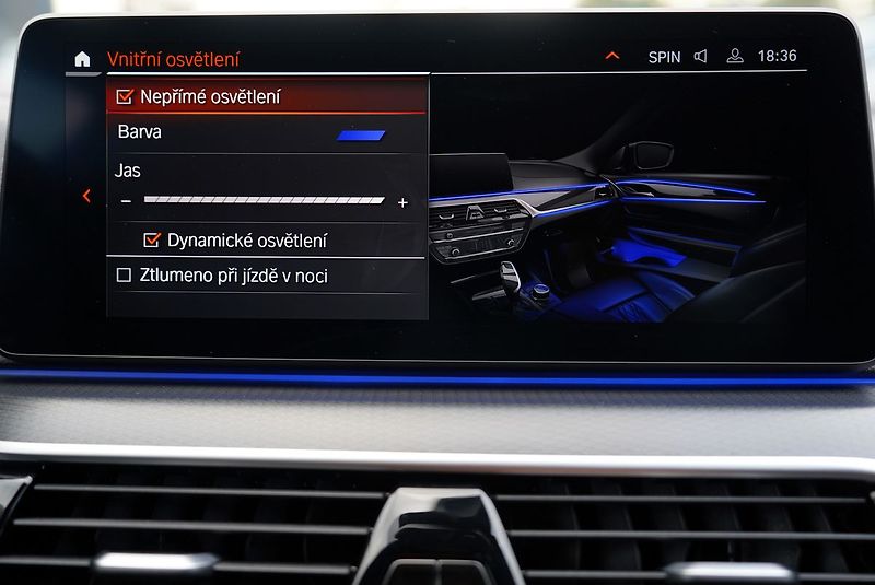 BMW Řada 5 540i xDrive/Lasery,HUD/335PS - fotka 39 z 45