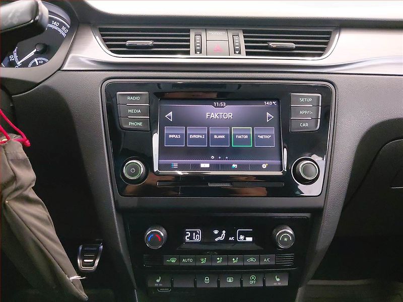 Škoda Rapid (2019) Spaceback 1.0 TSI, Xenony - fotka 12 z 17