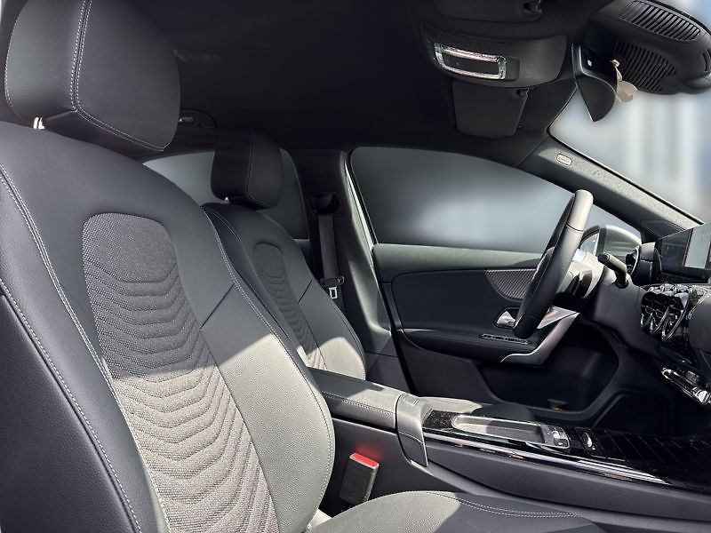 Mercedes-Benz Třídy A A-Třída 180 Progressive Editio - fotka 16 z 18