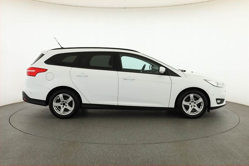 Ford Focus (2016) 1.0 EcoBoost, Serv.kniha - fotka 6 z 17