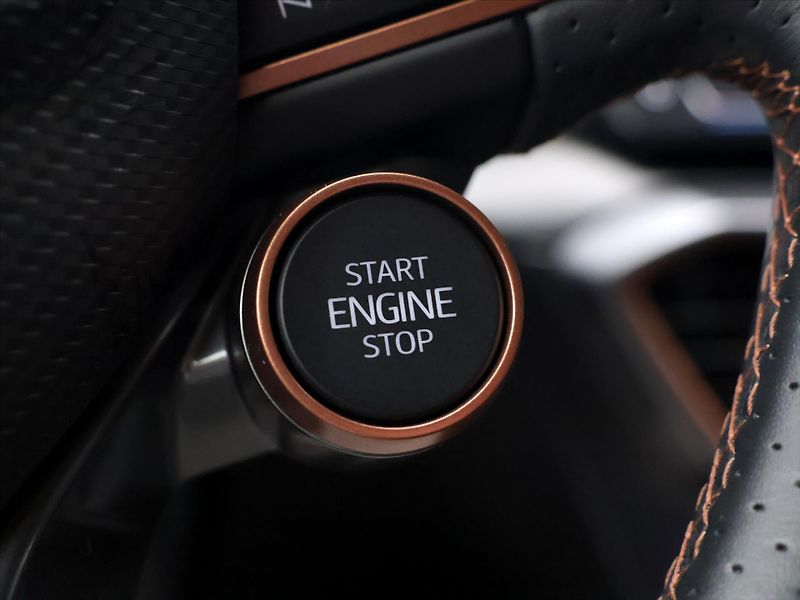Cupra Formentor 2,0 TSI VZ 228kW DSG 4x4 DPH - fotka 27 z 42