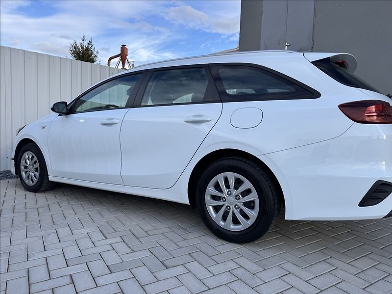 Kia Ceed 1,6 CRDi SW FRESH DPH 1.maj ČR - fotka 18 z 50