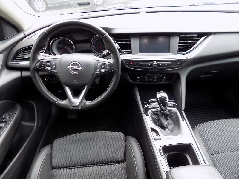 Opel Insignia (2018) 2.0 CDTi - fotka 11 z 12