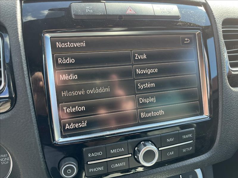 Volkswagen Touareg 3,0 TDi V6 180KW 4x4 TAŽNÉ - fotka 20 z 50