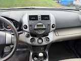 Toyota RAV4 2.2 D4-D 4x4 KLIMA  REZERVACE - náhled 18