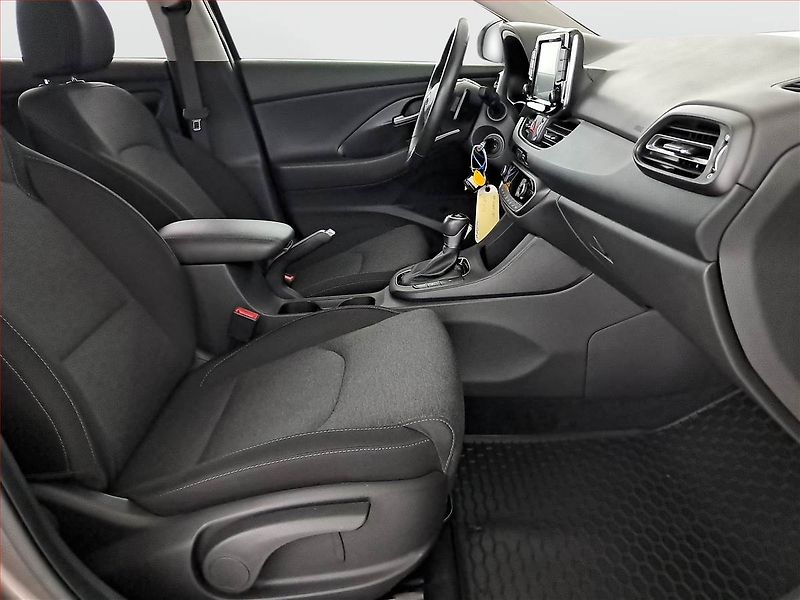 Hyundai i30 (2023) Smart 1.0 T-GDI - fotka 9 z 17