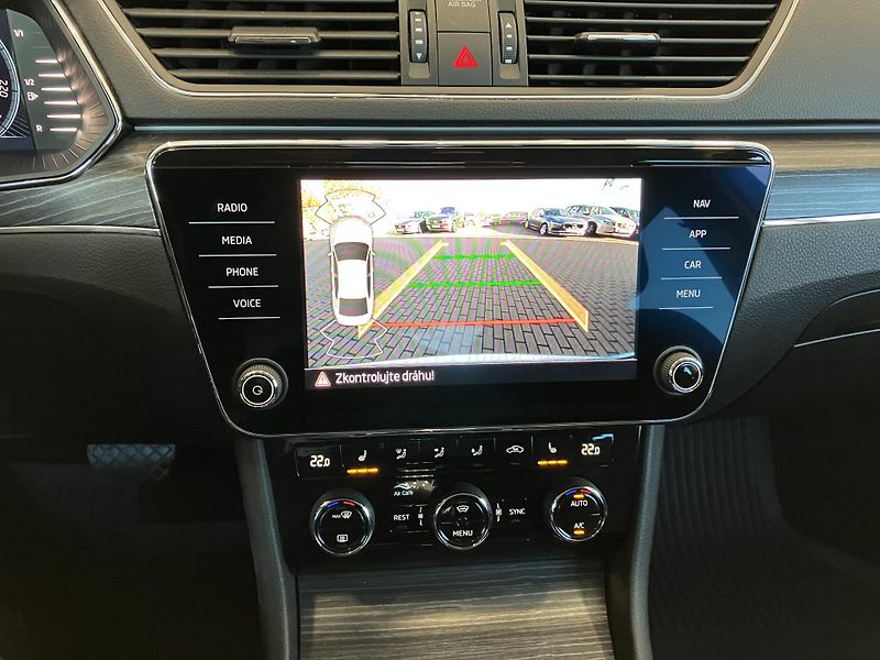 Škoda Superb  2.0 TDI 110kW Style DSG AT7 - fotka 35 z 38