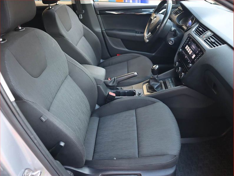 Škoda Octavia (2017) 2.0 TDI, Navi, Tempomat - fotka 9 z 18