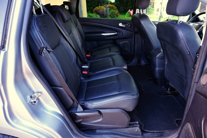 Ford S-MAX (2014) TITANIUM 2,0 TDCI 103 kW - fotka 13 z 39