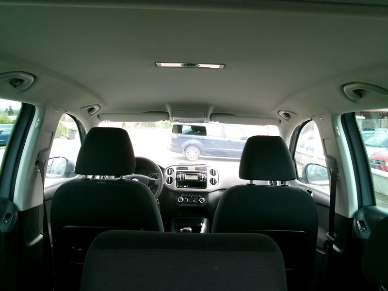 Volkswagen Tiguan (2010) 2,0TDI DSG AC 4x4 TEMP TAŽNÉ - fotka 13 z 31