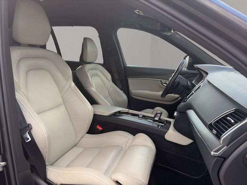 Volvo XC90 (2019) 2.0 B5 4x4 Nafta, Kůže, A/T - fotka 18 z 30