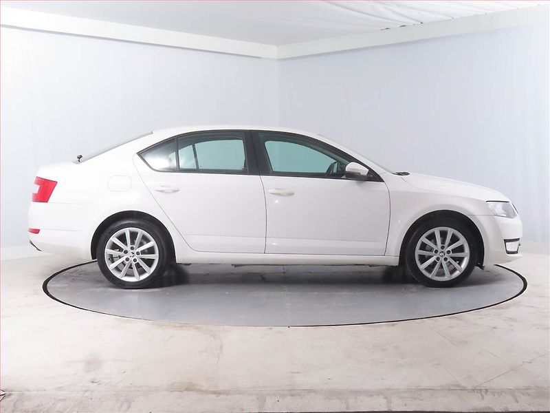 Škoda Octavia (2014) Ambition Plus 1.2 TSI - fotka 6 z 15
