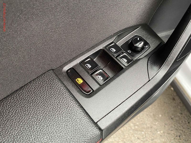 Seat Arona (2020) 1.0 TSi, FR, LED, navi - fotka 13 z 18