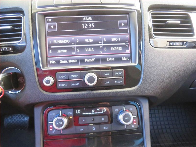 Volkswagen Touareg (2016) 3.0 TDI - fotka 12 z 18