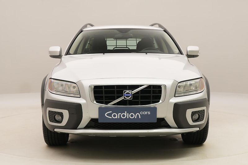 Volvo XC70 D5 AWD MOMENTUM - fotka 15 z 36