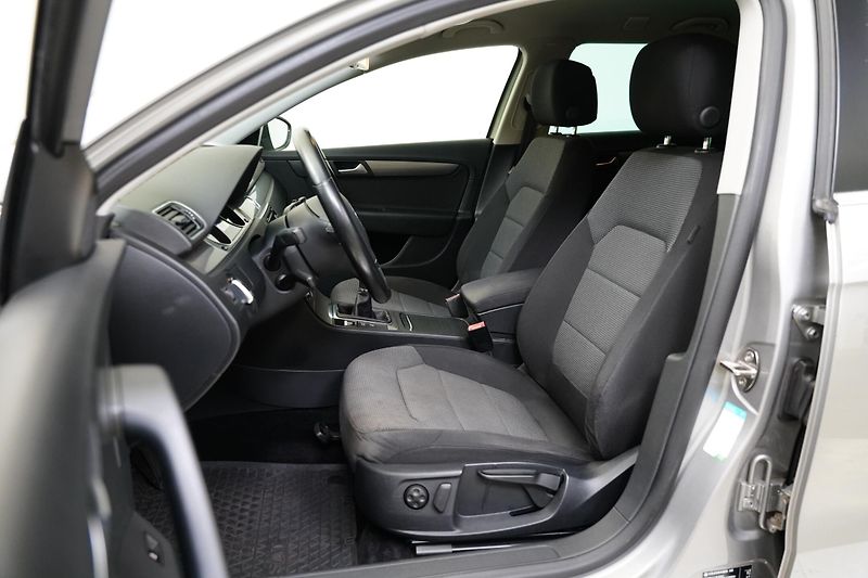 Volkswagen Passat - fotka 11 z 26