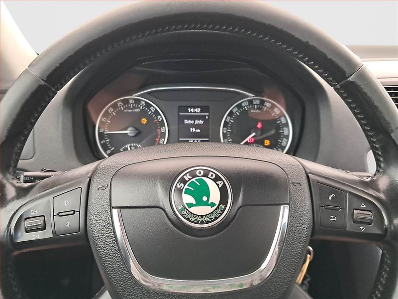 Škoda Octavia (2009) 2.0 TDI, 4X4, Xenony - fotka 16 z 16