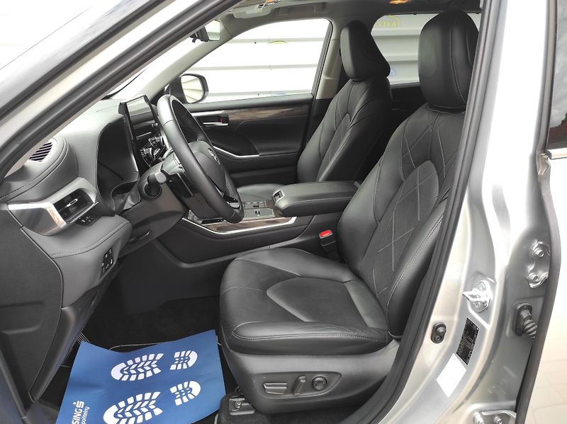 Toyota Highlander 2.5e-CVT HEV 7míst, AWD - fotka 7 z 59
