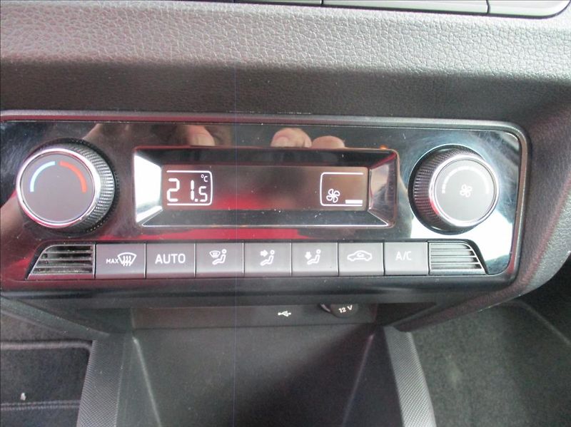 Škoda Fabia 1,0 TSI, klima,servis,DPH,CZ, - fotka 17 z 30