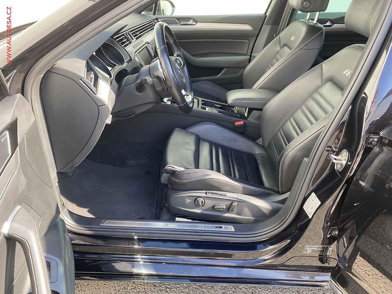 Volkswagen Passat (2015) 2.0 TDi, R-Line, DSG, LED - fotka 9 z 19