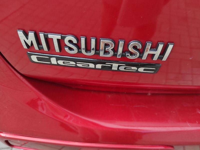 Mitsubishi Outlander 2.2D 110kW 6 st. MAN 4X4 7Míst - fotka 5 z 44