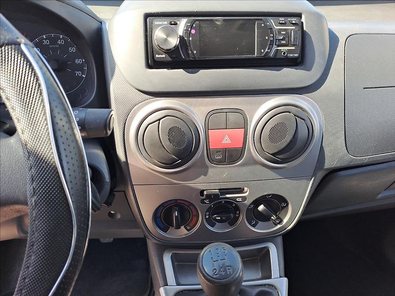 Fiat Qubo 1,4 i 54kW KLIMATIZACE - fotka 13 z 14