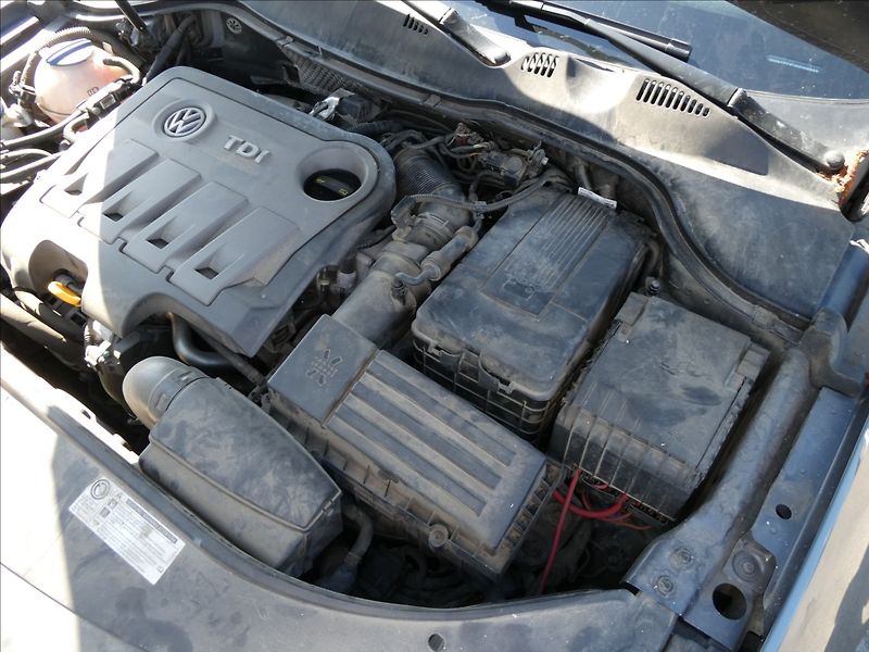Volkswagen Passat 2,0 TDi 103kW 4MOTION,serviska - fotka 30 z 39