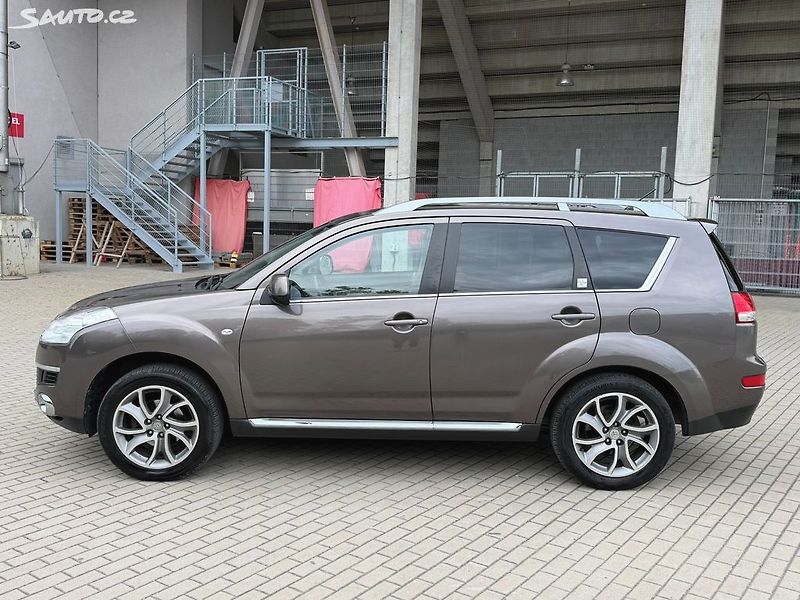 Citroën C-Crosser (2012) 2.2HDi, 115kw 4x4 Aut. 7 míst - fotka 2 z 18