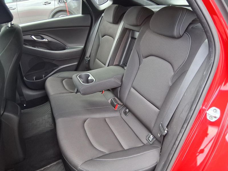 Hyundai i30 STYLE NAVI 1.4 T-GDi 103 kW - fotka 5 z 30