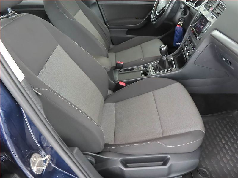 Volkswagen Golf (2014) 1.6 TDI, Navi, Tempomat - fotka 9 z 18