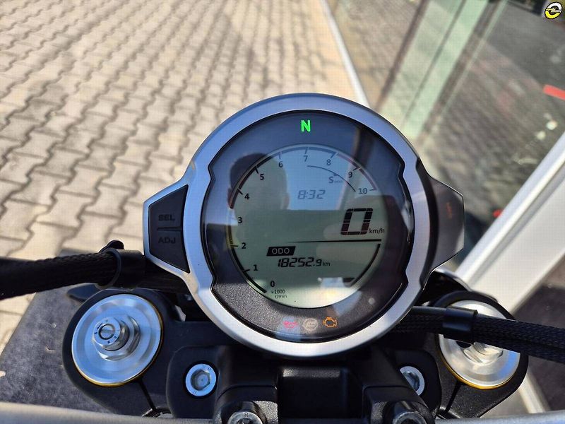 CFMOTO 700 CL-X Heritage (2022) - fotka 18 z 19