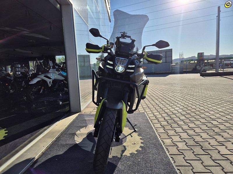 QJ Motor (2025) SVT 650 X (2025) – 1. majitel, - fotka 9 z 20
