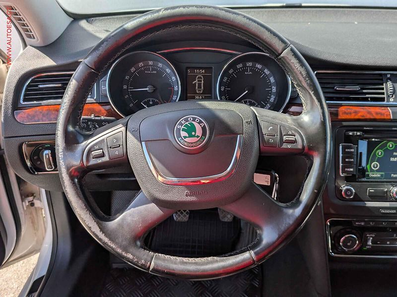 Škoda Superb (2011) 2.0 TDi 4x4, ČR, Navi, bixen - fotka 15 z 16