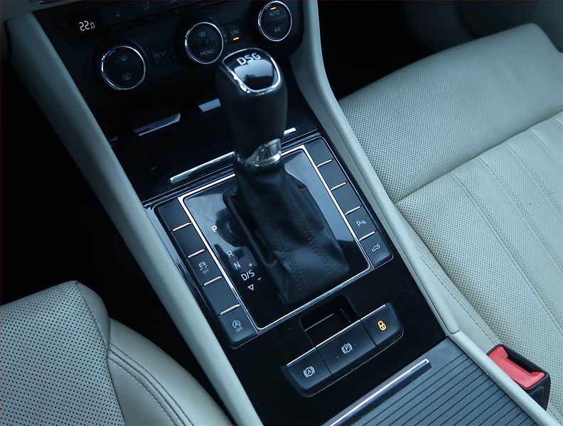Škoda Superb (2016) Elegance 2.0 TSI, Automat - fotka 13 z 22