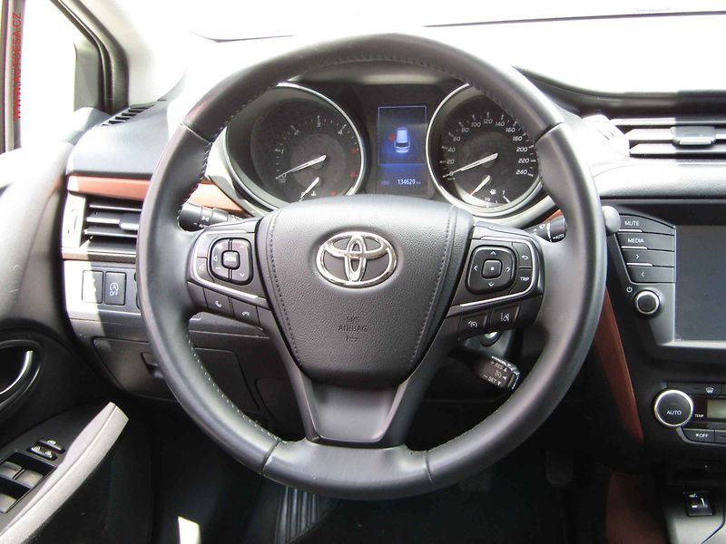 Toyota Avensis (2015) 2.0 D, ČR - fotka 13 z 18