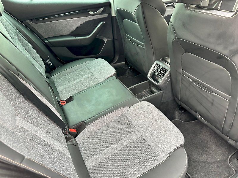 Škoda Octavia (2024) 1.5 TSI 110kW MHEV Top Selecti - fotka 22 z 26