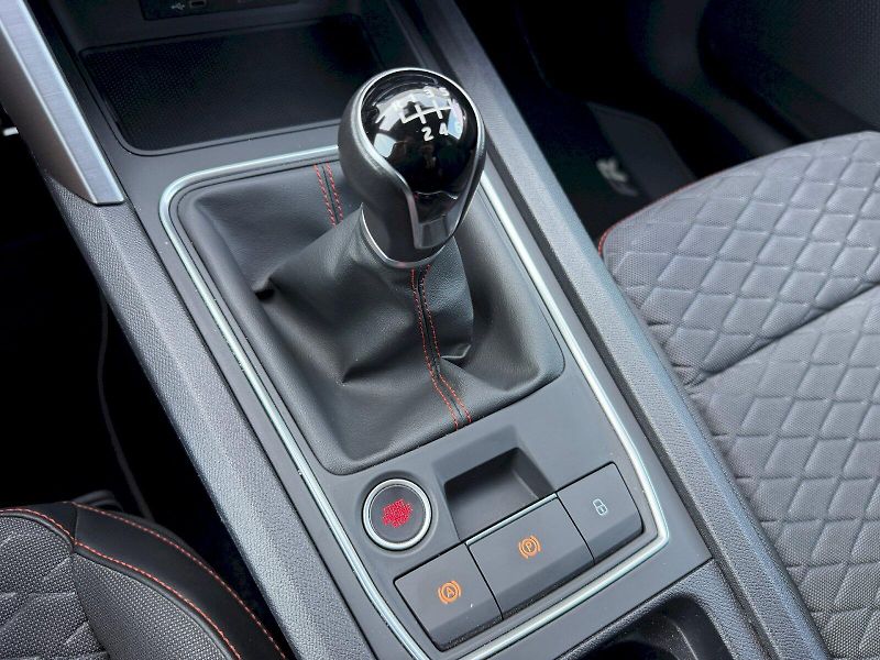 Seat Leon (2023) 1.5 TSI 96kW FR - fotka 28 z 35