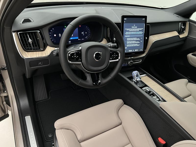 Volvo XC60 (2026) B5 AWD PLUS BRIGHT AUT - fotka 4 z 43