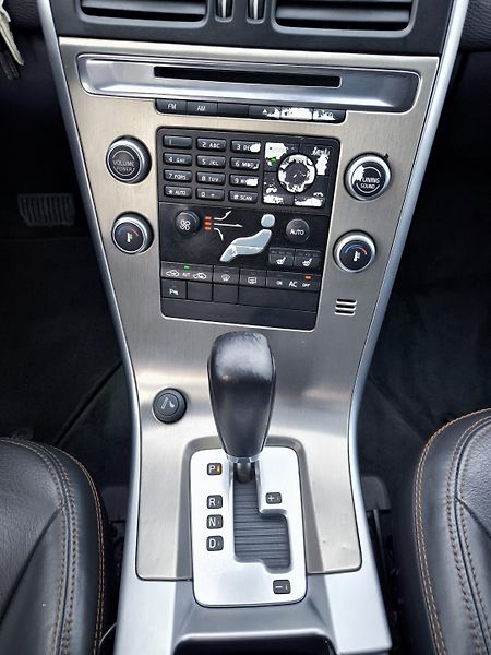 Volvo XC60 2,4 D 129kW 1 MAJITELKA - fotka 29 z 41