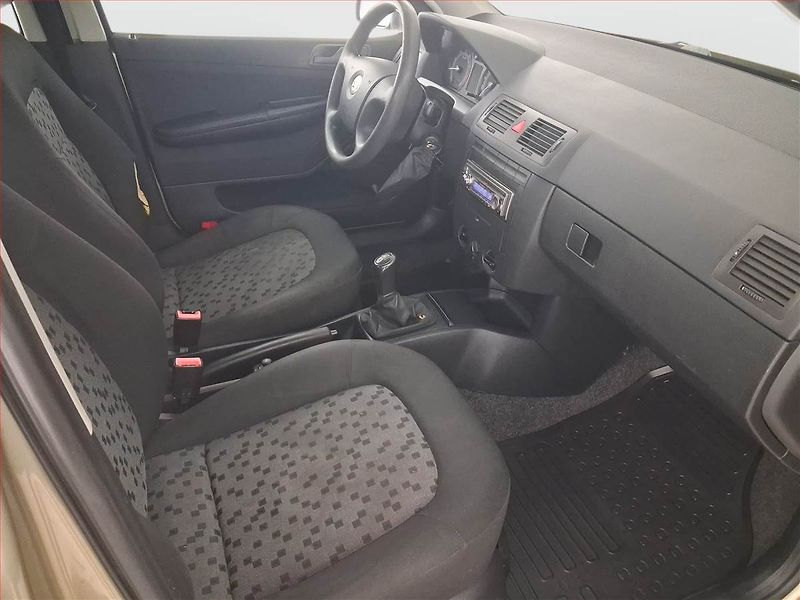 Škoda Fabia (2006) 1.2 12V, nová STK, jezdí dobře - fotka 9 z 16