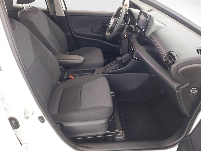 Toyota Yaris (2024) 1.5 Hybrid - fotka 9 z 17