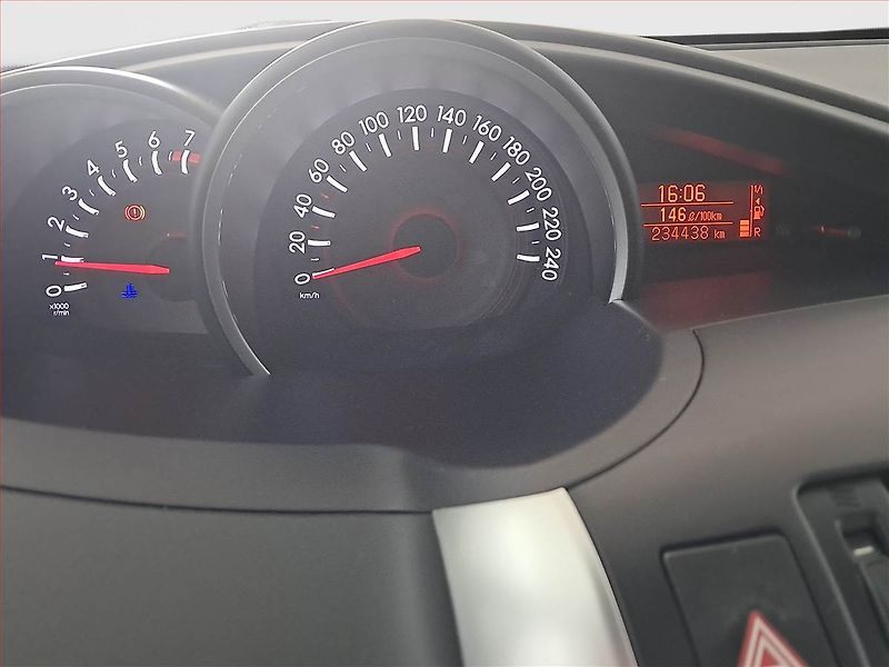 Toyota Verso (2013) 1.8 Valvematic, Automat - fotka 11 z 17